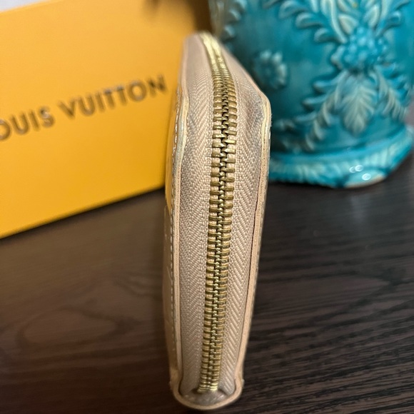 Authentic Louis Vuitton Vernis Zippy Wallet
See ALL pics inc. Box & Dust Bag - Picture 5 of 12